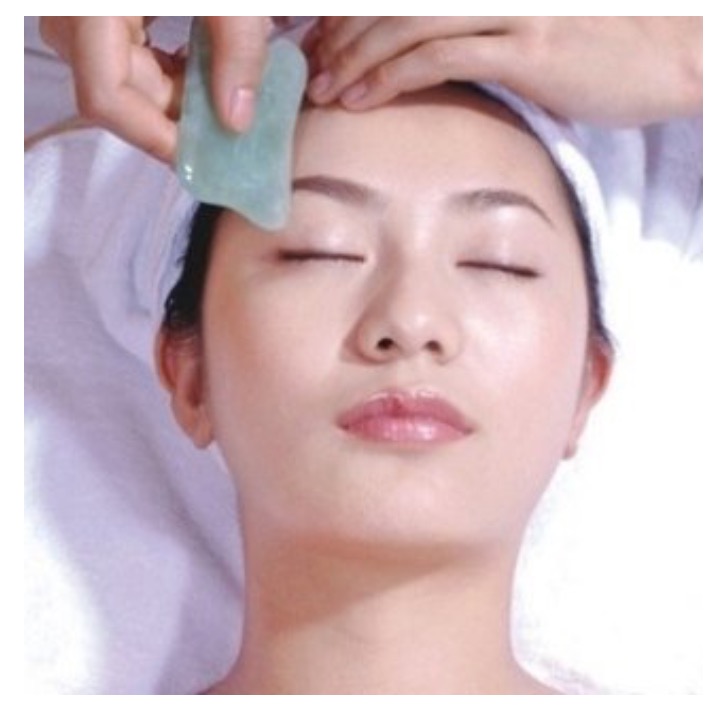 Relaxing Facial Massage Riad Lunetoile